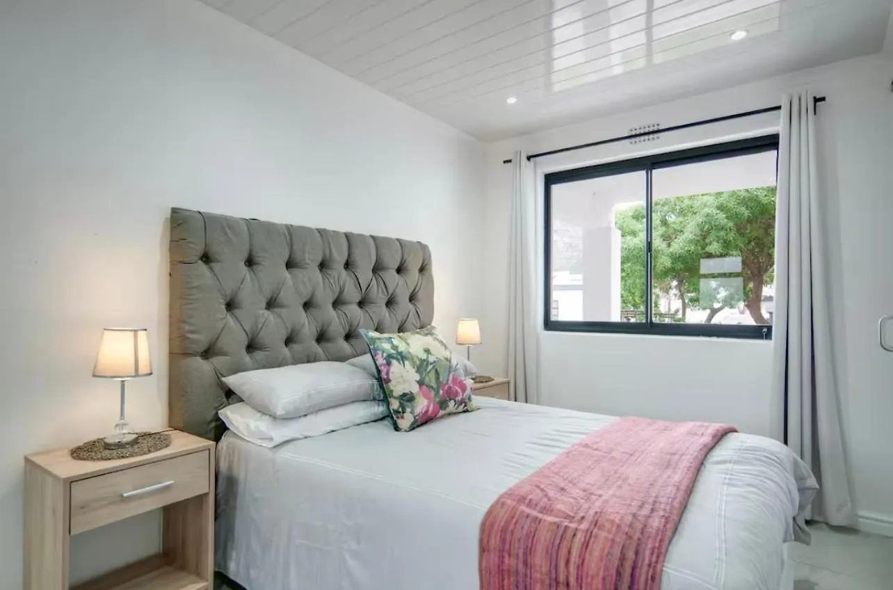 Spearhead On Lake Accommodation-3B Marina da Gama